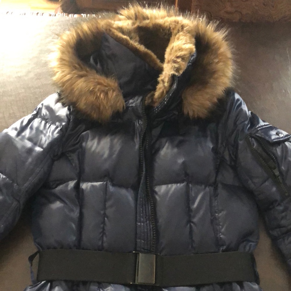 Navy puffy jacket with belt and hood